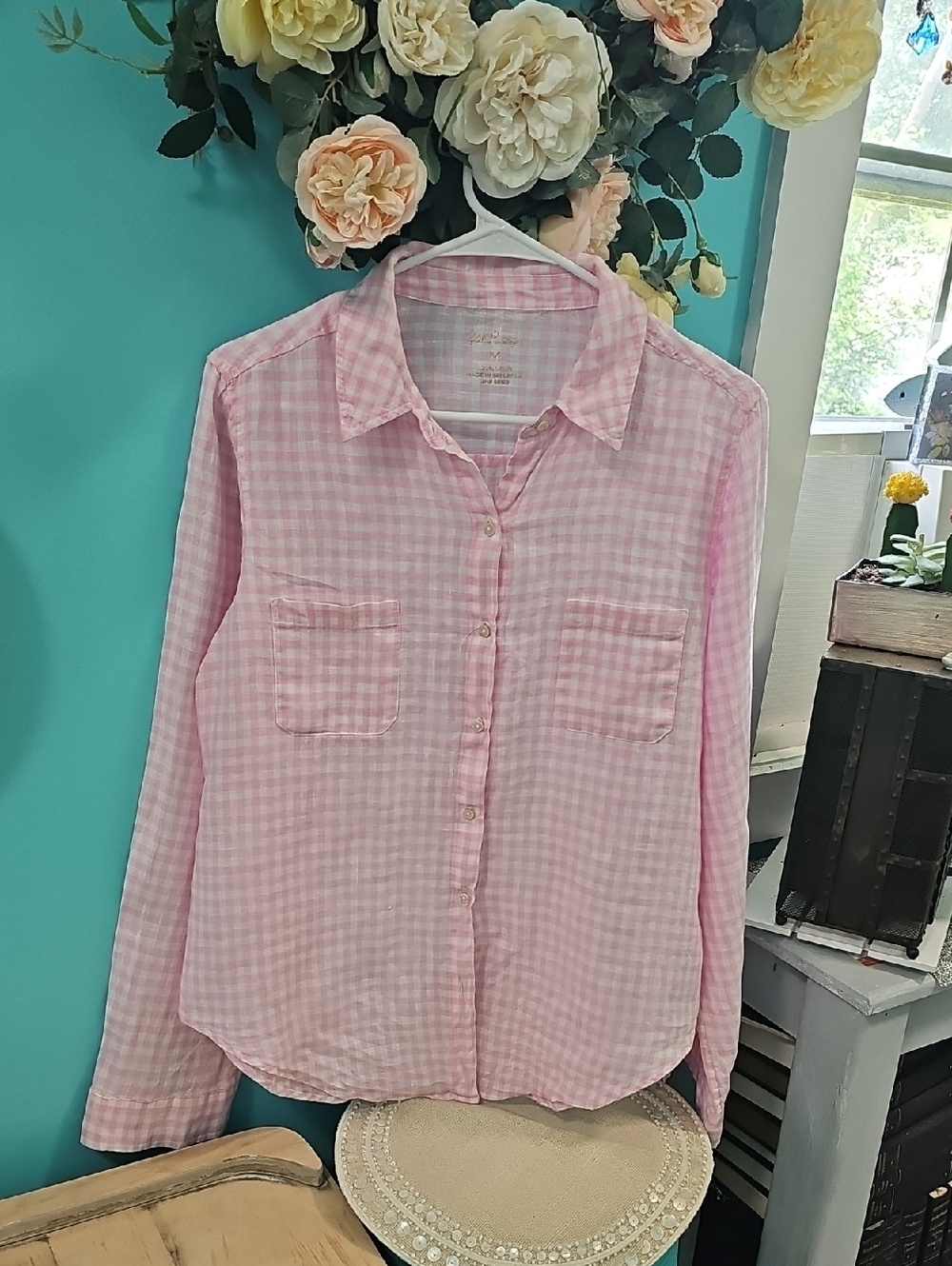 Lilly Pulitzer Size M. 100% LINEN Pink and White Button-Up Shirt With Pockets